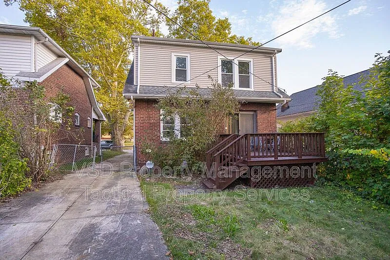 3 bed, 1.0 bath, 1350 sqft, $1,395 — Photo 4