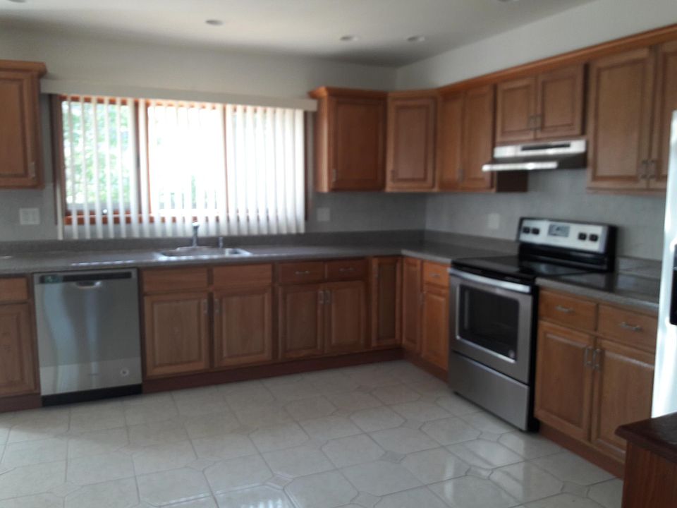 1st image of 28 Irving St #1