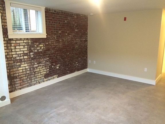 3rd image of 2125 NW Flanders St #33