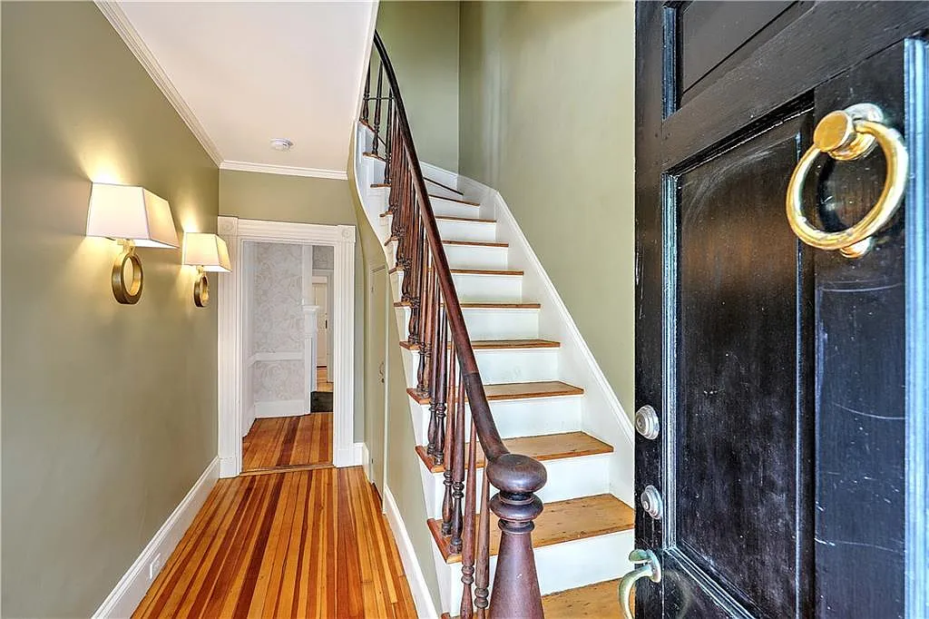 4 bed, 2.5 bath, 2500 sqft, $4,400 — Photo 3