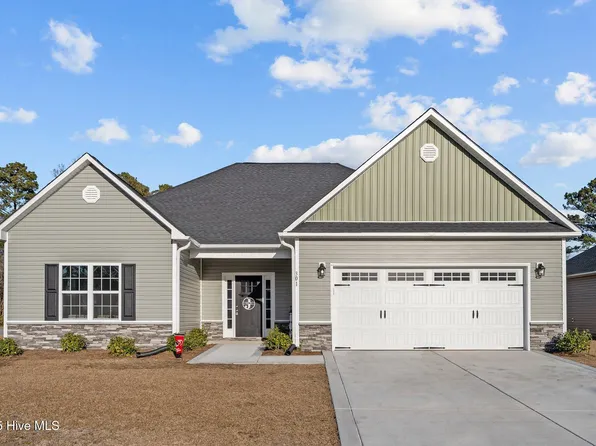 301 Windmill Light Way, Sneads Ferry, NC 28460