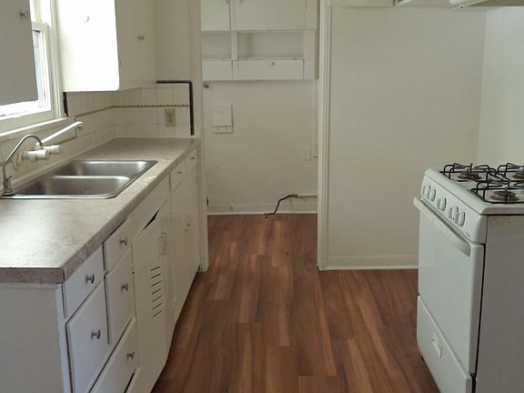 3rd image of 5940 Cloverly Ave