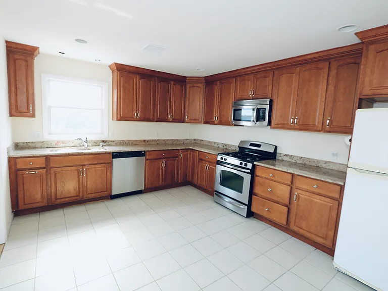 23 Main Ave #2 — Photo 3