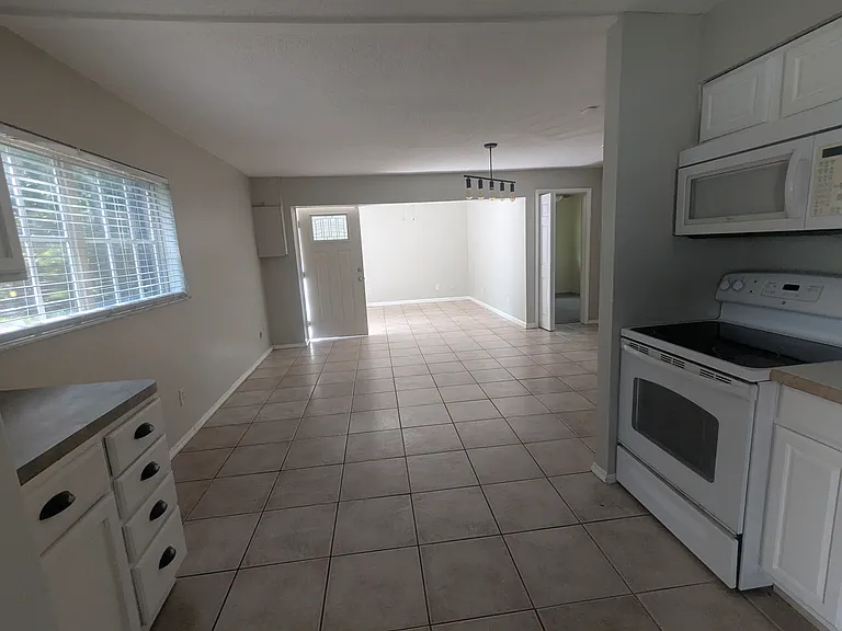 15216 Hays Rd — Photo 4
