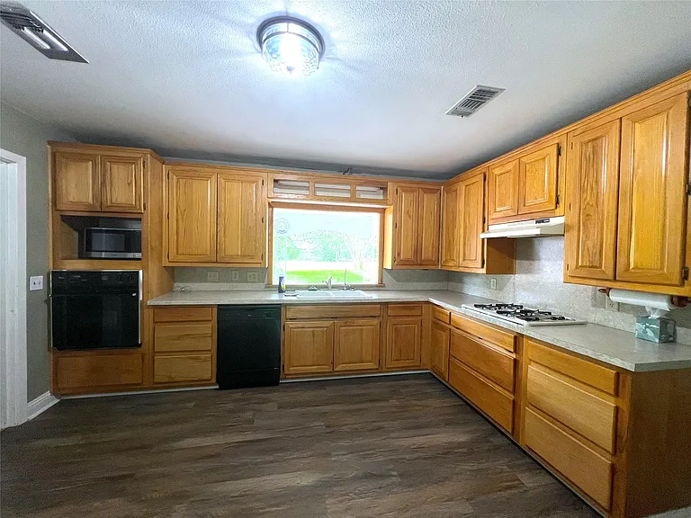 2206 Nancy Lou St — Photo 8