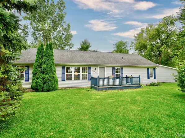 5206 Lippincott Blvd, Burton, MI 48519