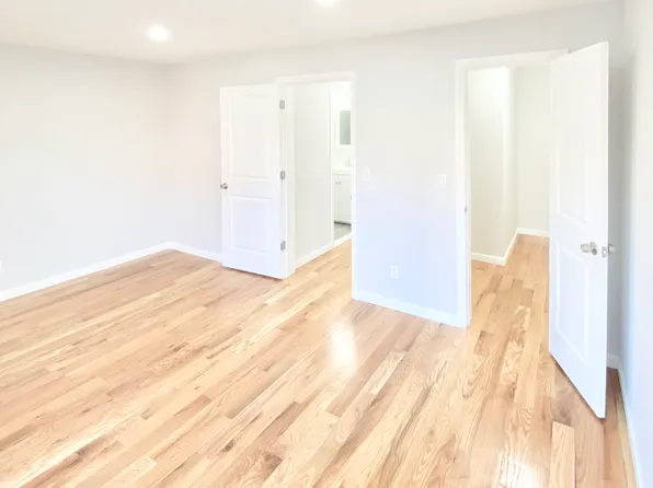1210 Vyse Avenue 1/2 image 2 of 21
