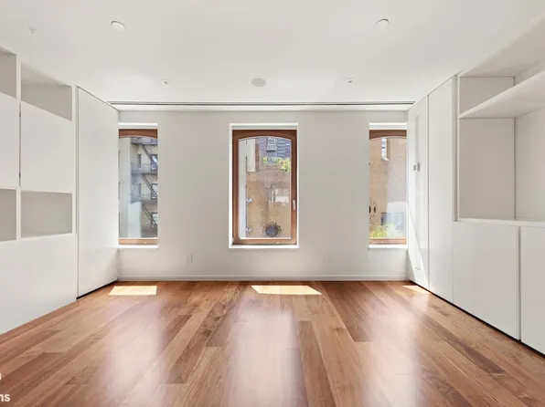 251 East 61st Street image 25 of 35