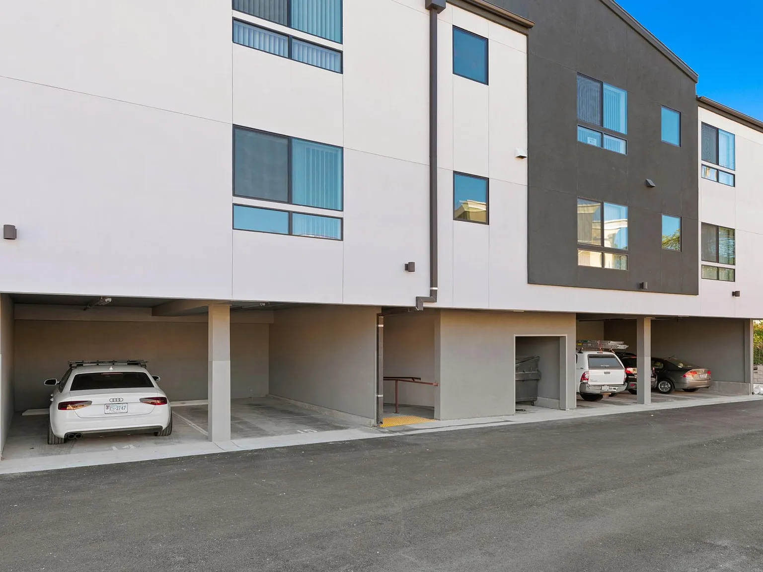 1 bed, $2,295 — Photo 4