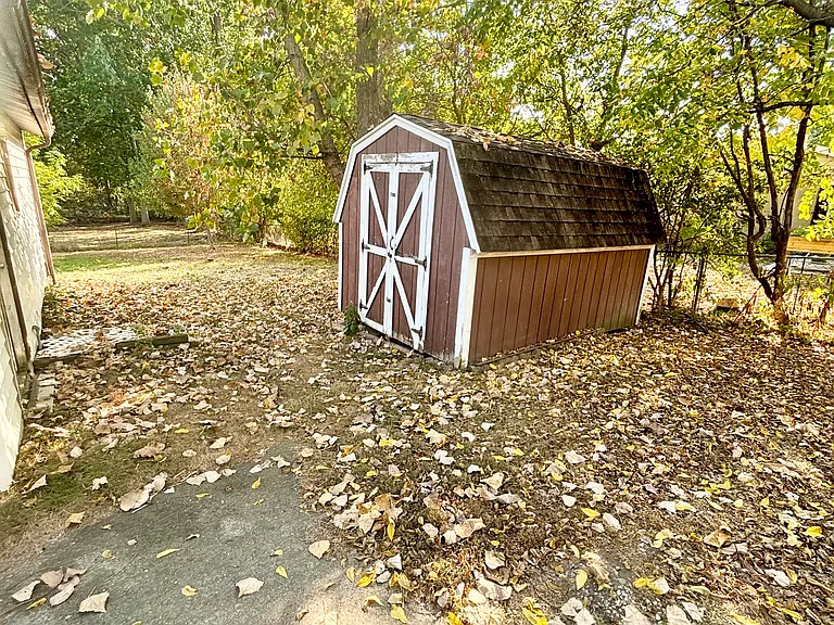 2576 Graham Rd — Photo 17