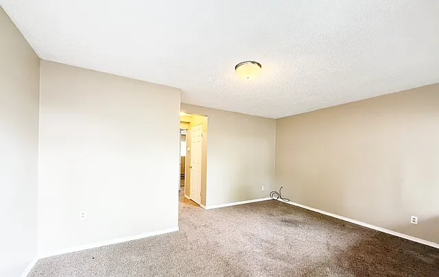 637 Pleasant Ave #102 — Photo 14