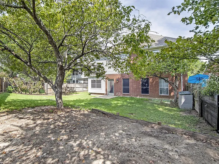 885 Parker Dr — Photo 4