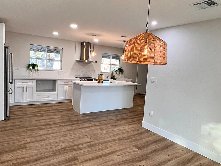 5406 S College Ave — Photo 15