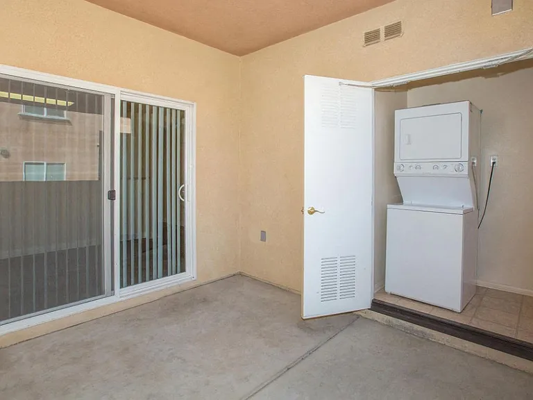 Plumtree Apartments — Photo 42