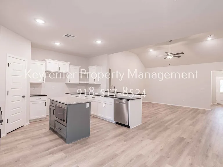 12461 S Lakewood Ave — Photo 4