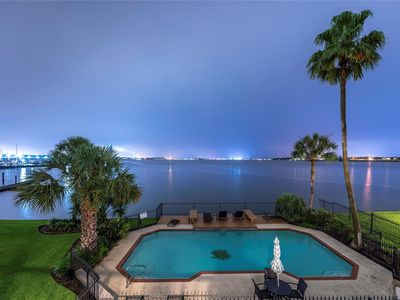 325 Lakeside Ln, Houston, TX, 77058