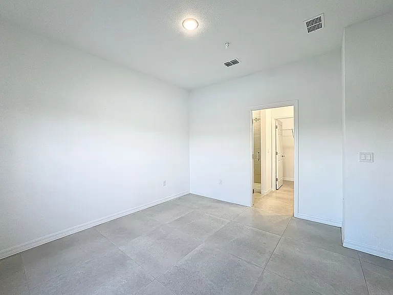 1711 Barton Towne Cir — Photo 31