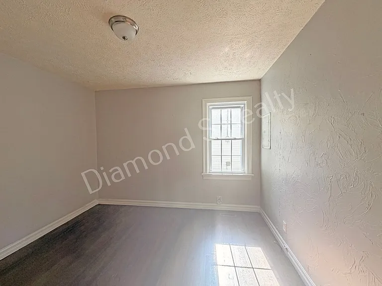 617 W Minota St — Photo 12