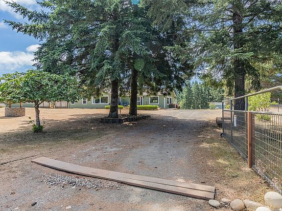 2nd image of 80 E Prairiewood Place