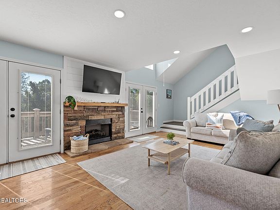 5th image of 2024 Park Ln