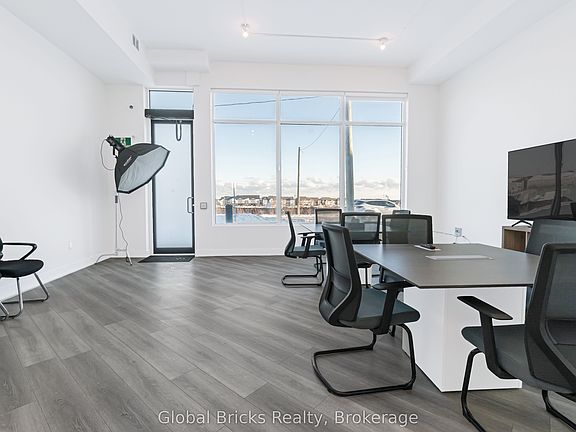 5th image of 49 Burnhamthorpe Rd E