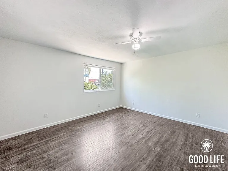 329 W 14th St — Photo 14