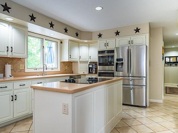 3rd image of 6355 Karlsridge Dr