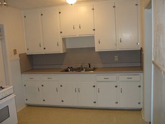 3rd image of 2329 1st St