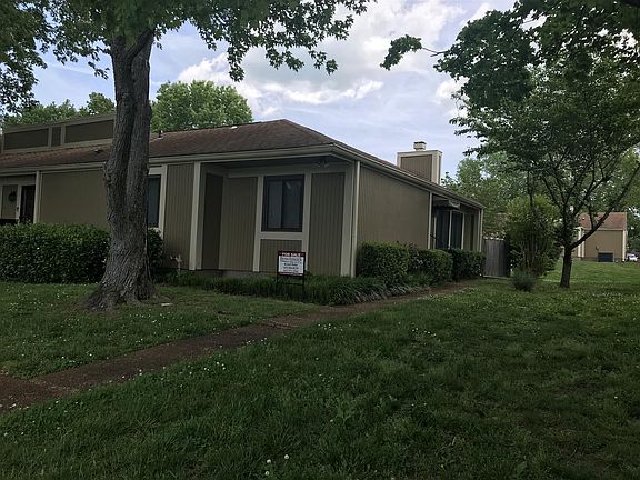 2nd image of 812 Williamsburg West Dr