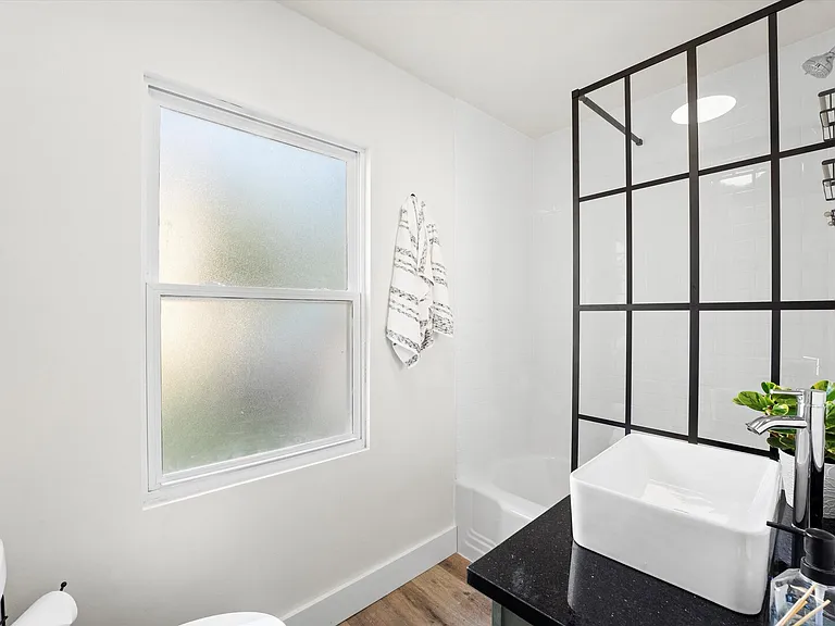 7411 N Wolcott Ave #1E — Photo 7