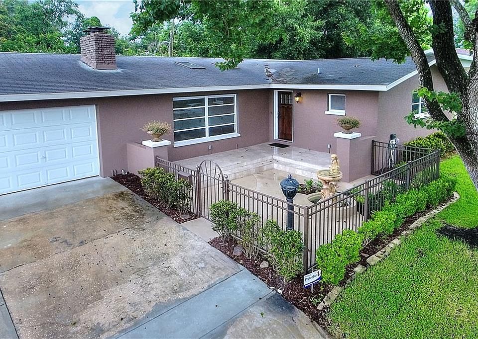 2nd image of 3119 Carleton Cir W