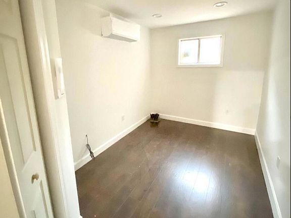 4th image of 1187 Gates Ave #4