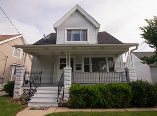 2806 E Denton Ave, St Francis, WI 53235