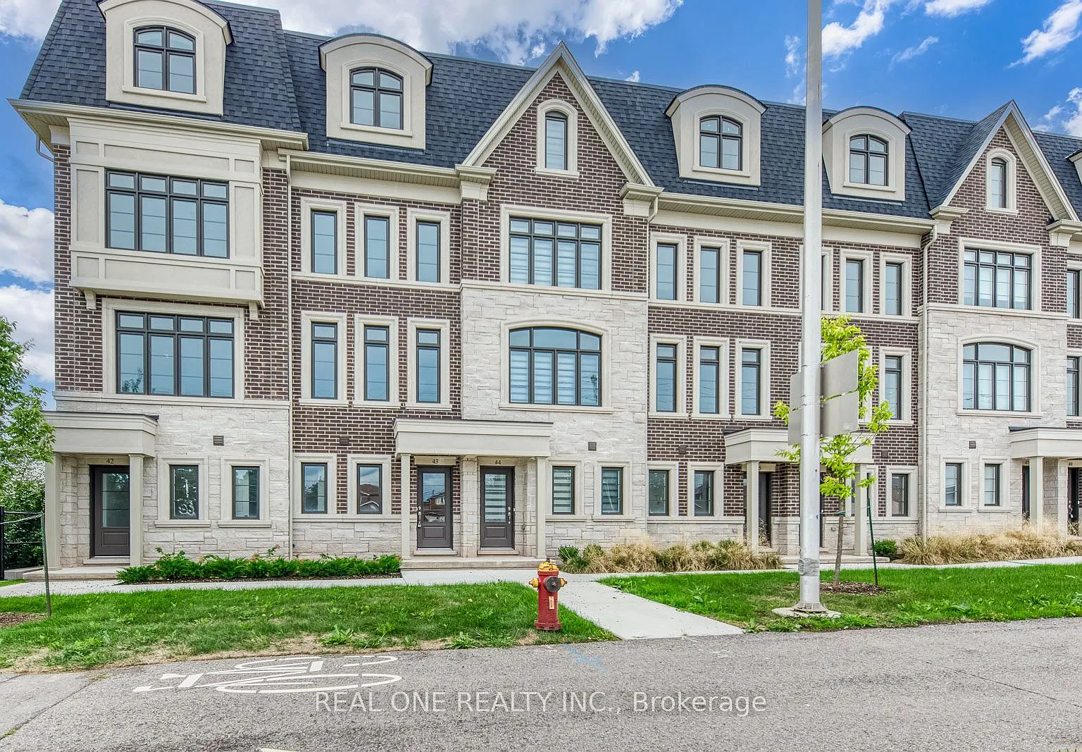 3 bed, $4,500 — Photo 1