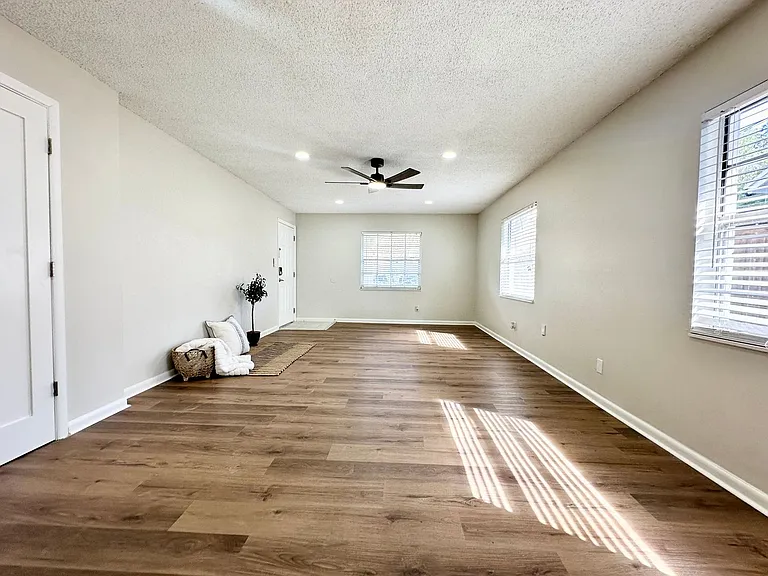 526 S Eola Dr — Photo 13