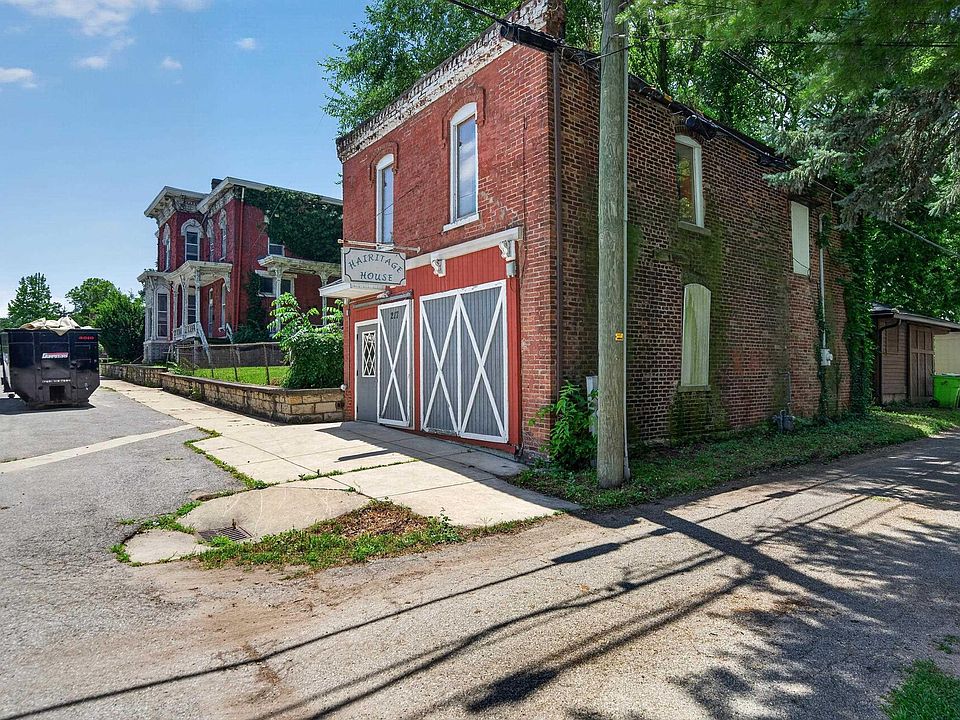 28th image of 1012 E Broadway St