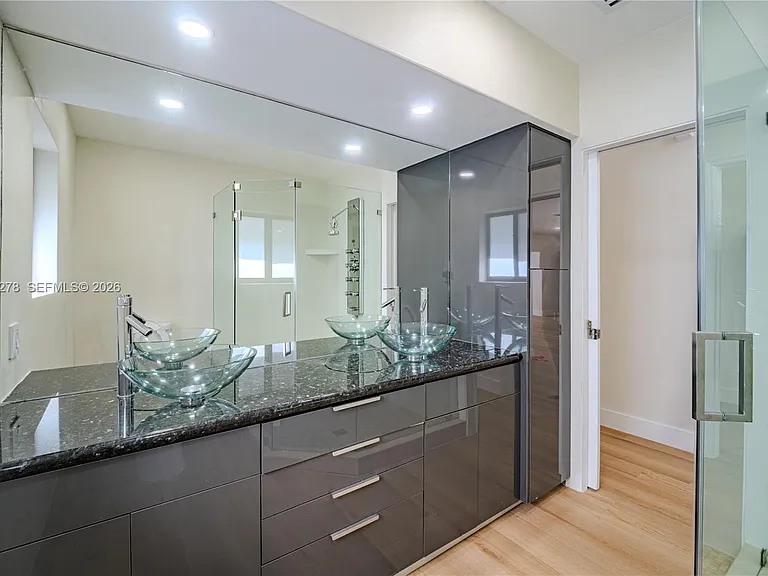1825 Alamanda Dr — Photo 15