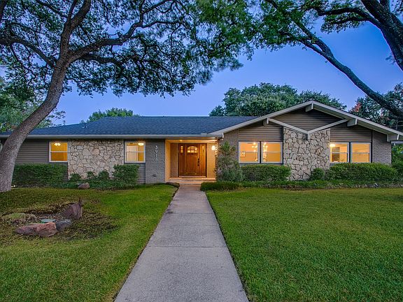 3rd image of 3918 Royal Palms Ct
