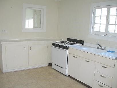 2nd image of 391 Sunset Dr