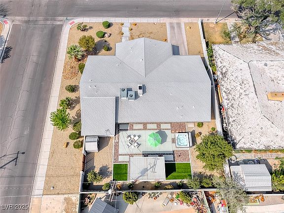 3rd image of 2731 Bryant Ave