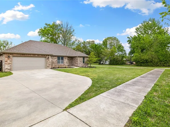 5642 E Huntsville Rd, Fayetteville, AR 72701