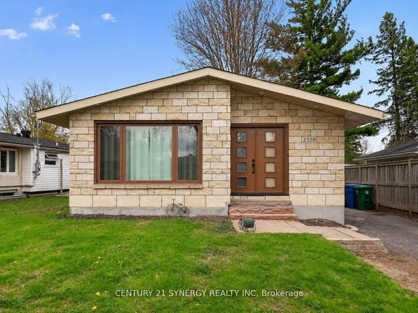 2358 Joliffe St, Ottawa, ON K1G 1H2