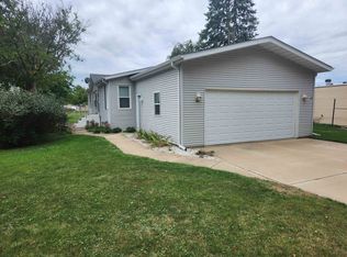 411 Spruce Dr, Belvidere, IL 61008