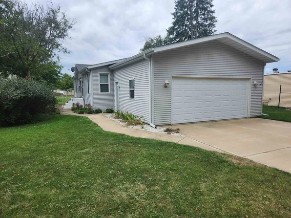 411 Spruce Dr, Belvidere, IL 61008