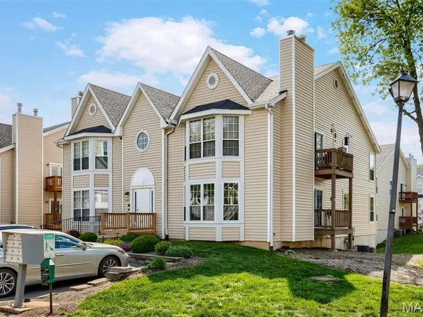 1524 Whispering Creek Dr APT A, Ballwin, MO 63021