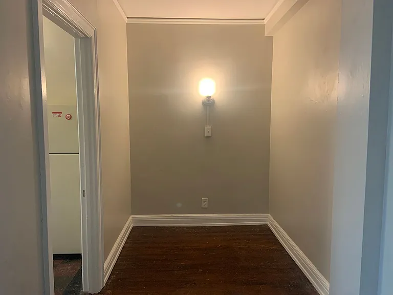 Winburn Court Apartments — Photo 5
