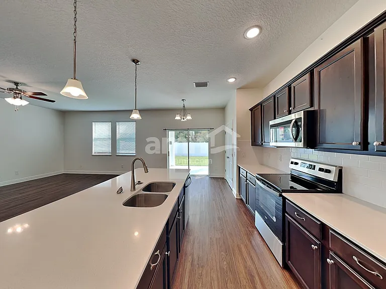 1099 Sky Lakes Dr — Photo 4