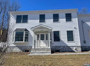 390 Pascack Rd, Township Of Washington, NJ 07676