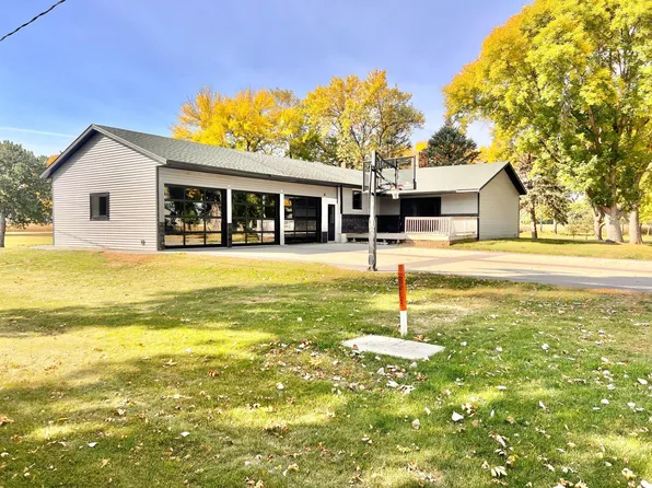 404 Montana Ave, De Graff, MN 56271