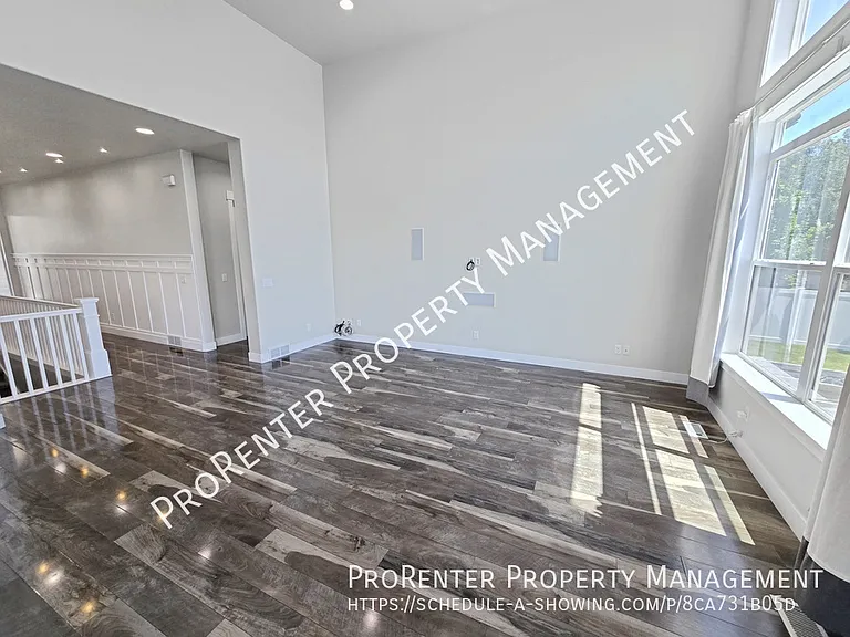1308 E Maple Way — Photo 10